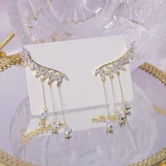 Gold plated wings tassel earrings - Picture 3 of 4